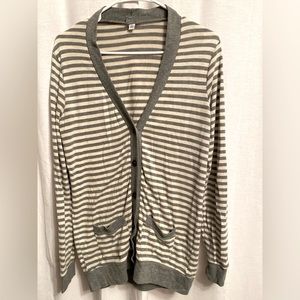 Super cute, light weight cardigan